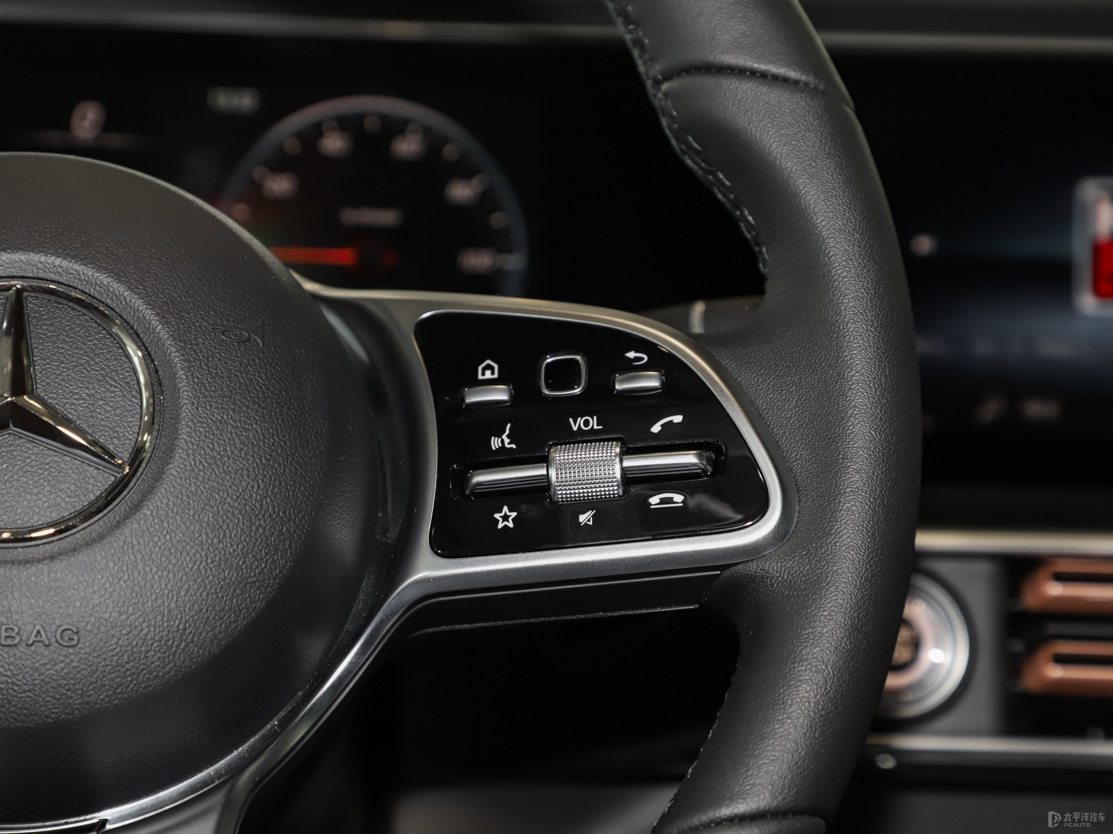 奔馳EQC 2021款 EQC 350 4MATIC內(nèi)飾 科技與豪華的完美融合，打造移動(dòng)智能家居體驗(yàn)